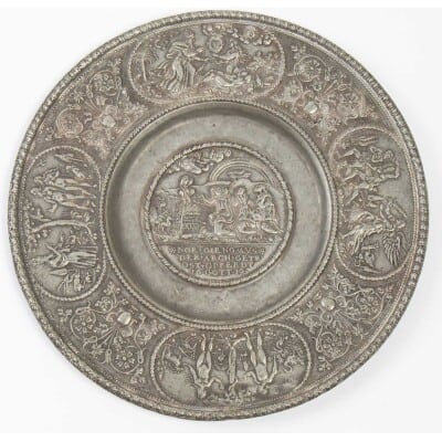 Paten with relief decoration. 3