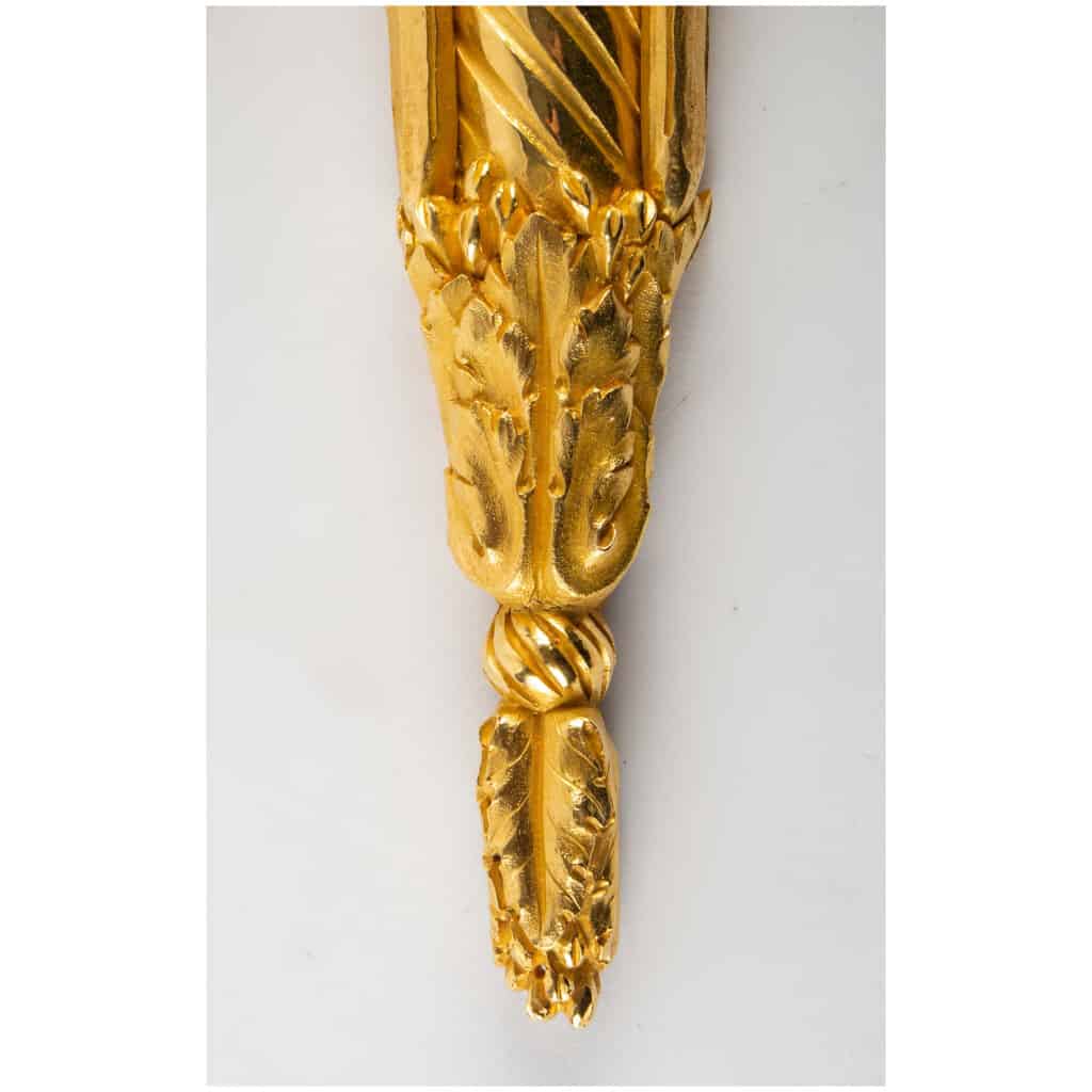 Suite de quatre appliques de style Louis XVI. 7