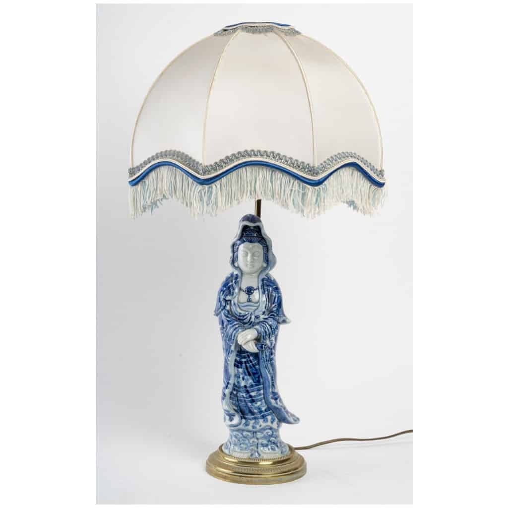 Chinese porcelain lamp. 3