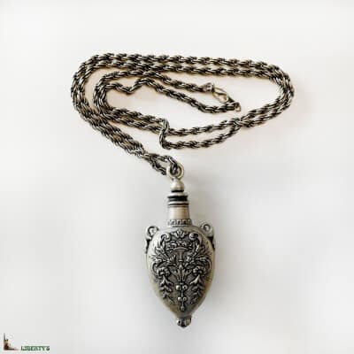 Silver necklace with Pierre-Bex vinaigrette bottle, high. 6.5 cm on chain 70 cm long, (1970-1980)