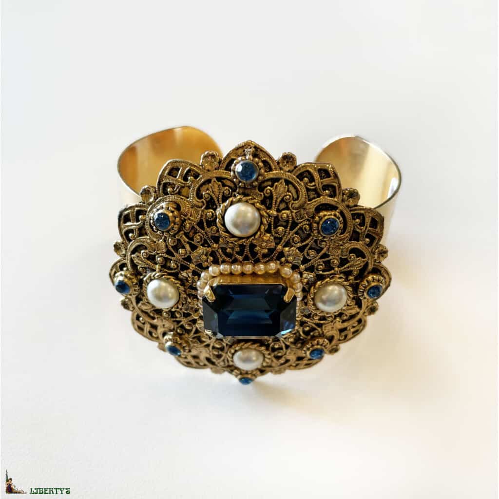 Golden baroque style bracelet with rhinestones and Pierre-Bex pearls, width 7 cm, (1980-1990) 3