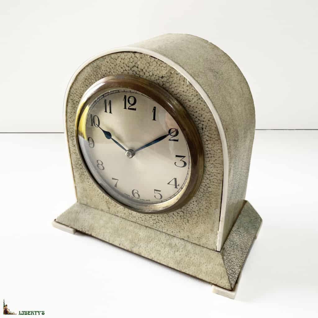 English Art Deco terminal clock covered with shagreen, ivory legs and nets, high. 15 cm, (Deb XXth) 4