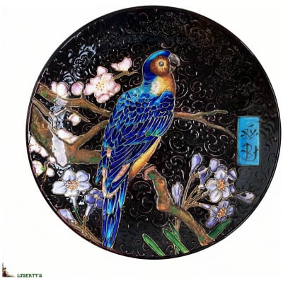 Dish Enamels of Old Bordeaux with Japanese decoration of parrot, diam. 35.5cm, (End XIXe)