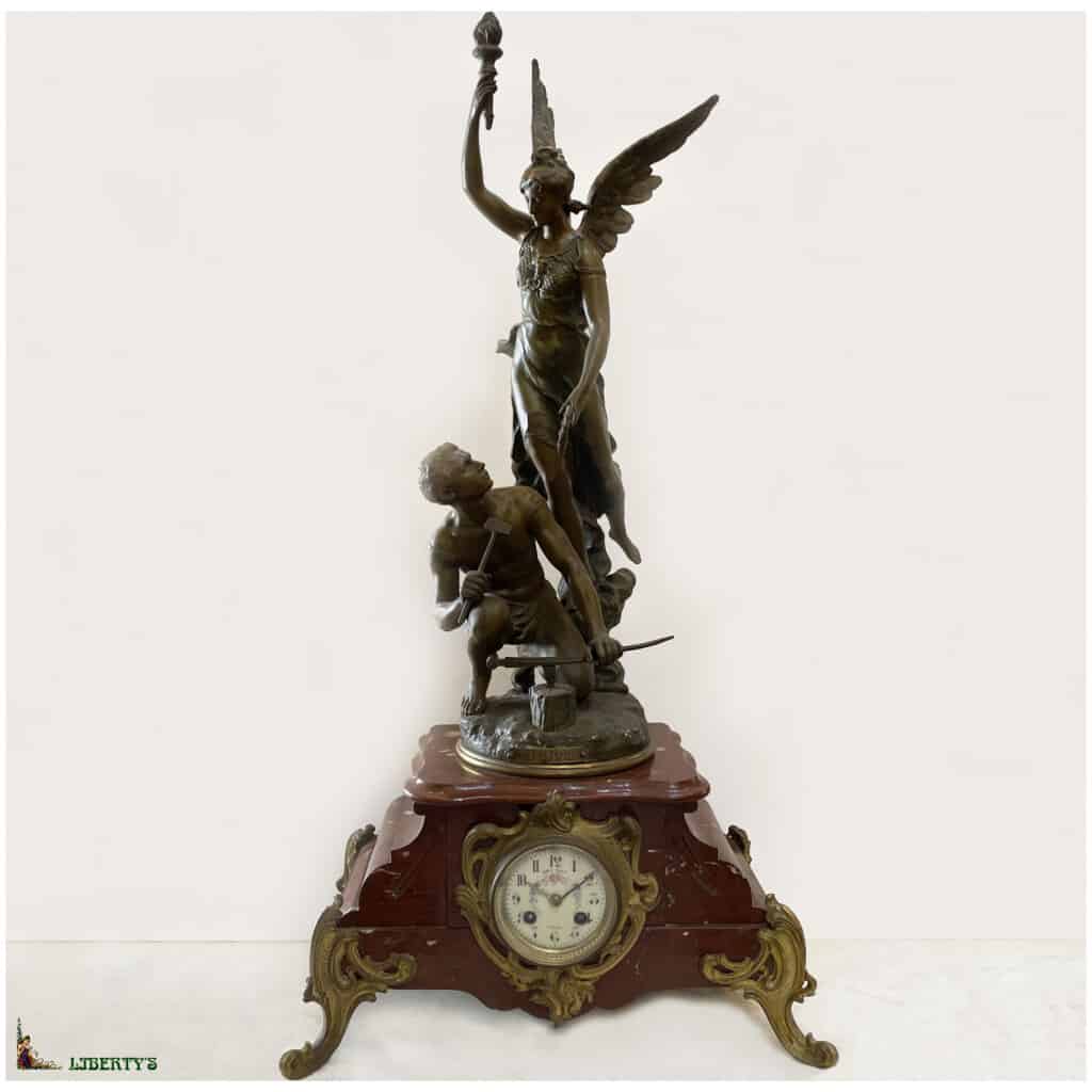 Art-Nouveau pendulum clock on grilled marble base “Glory at work”, signed Ch. Vély, top. 78cm, (End XIXe) 3