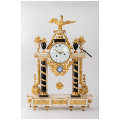 Portico clock from the Louis period XVI (1774 – 1793). 3