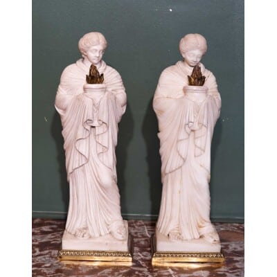 Pair of marble vestals. Circa 1860