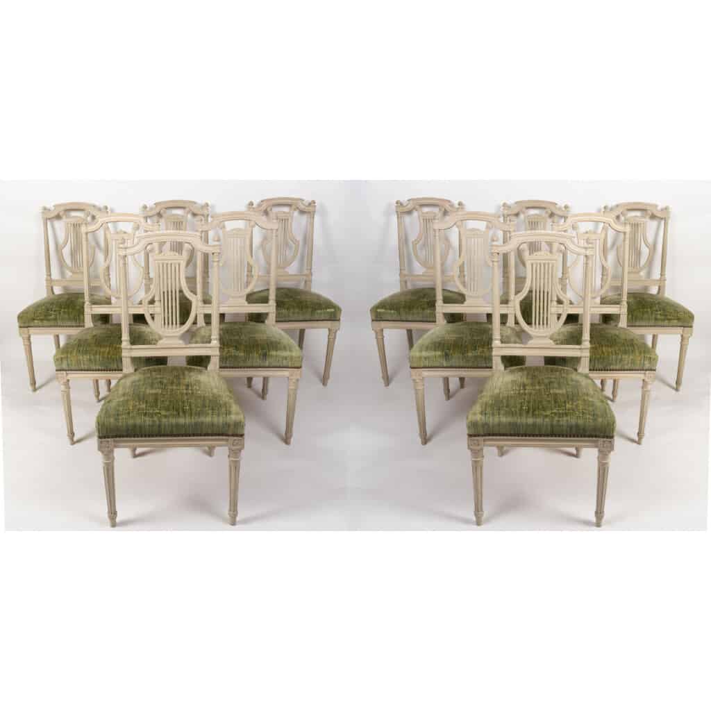 Série de 12 chaises de style Louis XVI. Modèle Lyre, fin XIXème 9