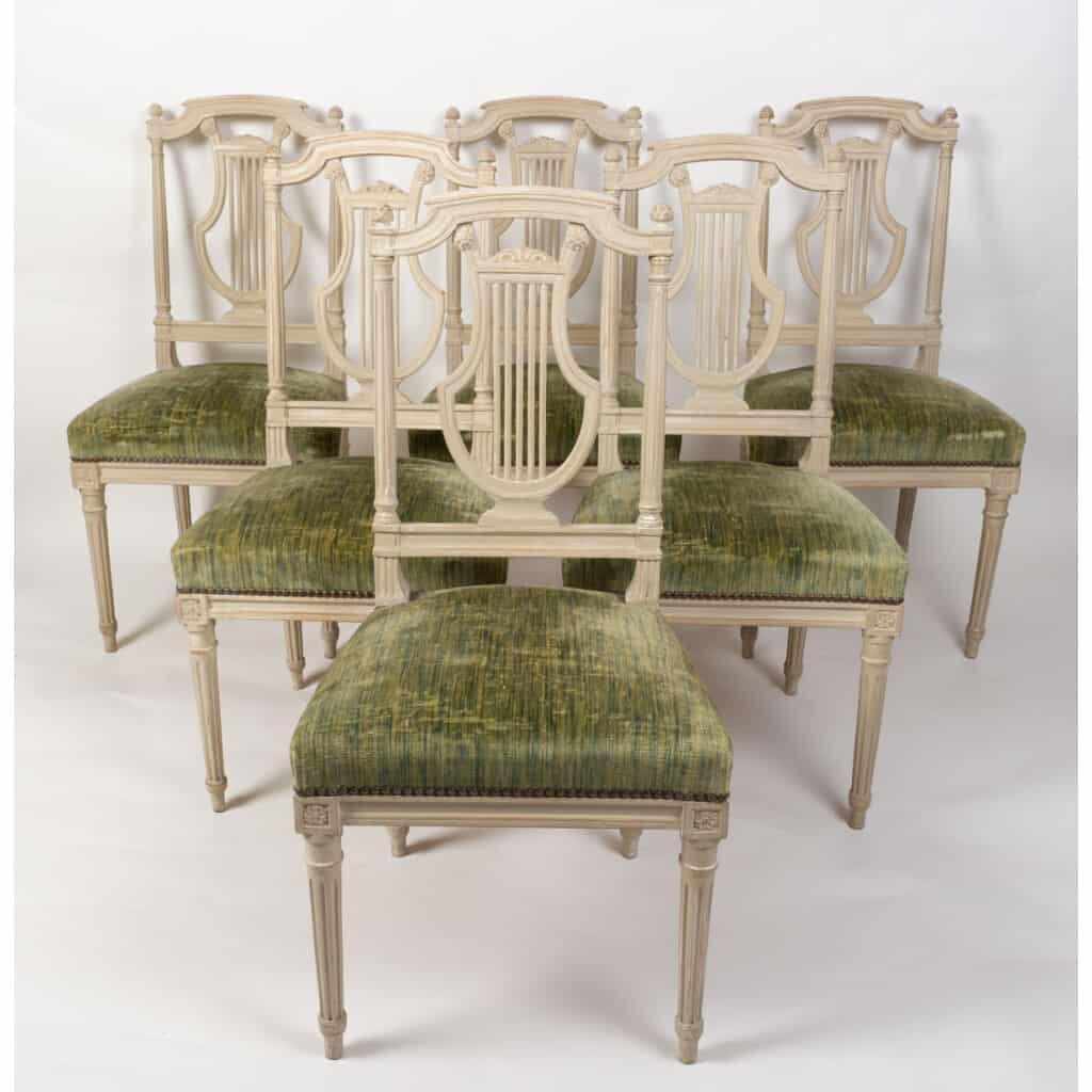 Série de 12 chaises de style Louis XVI. Modèle Lyre, fin XIXème 3