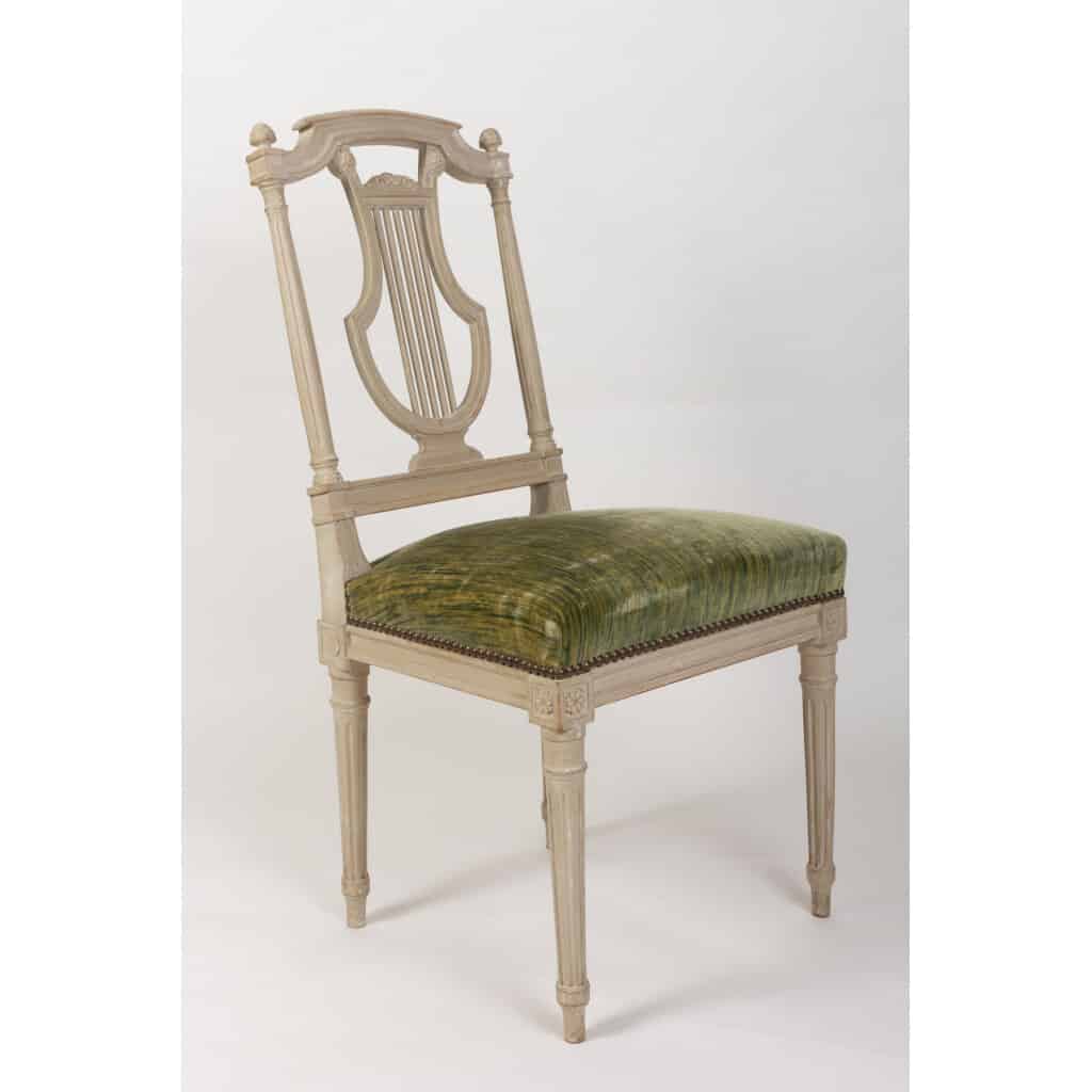 Série de 12 chaises de style Louis XVI. Modèle Lyre, fin XIXème 6