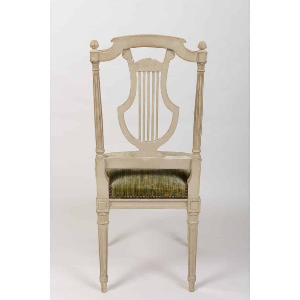 Série de 12 chaises de style Louis XVI. Modèle Lyre, fin XIXème 5