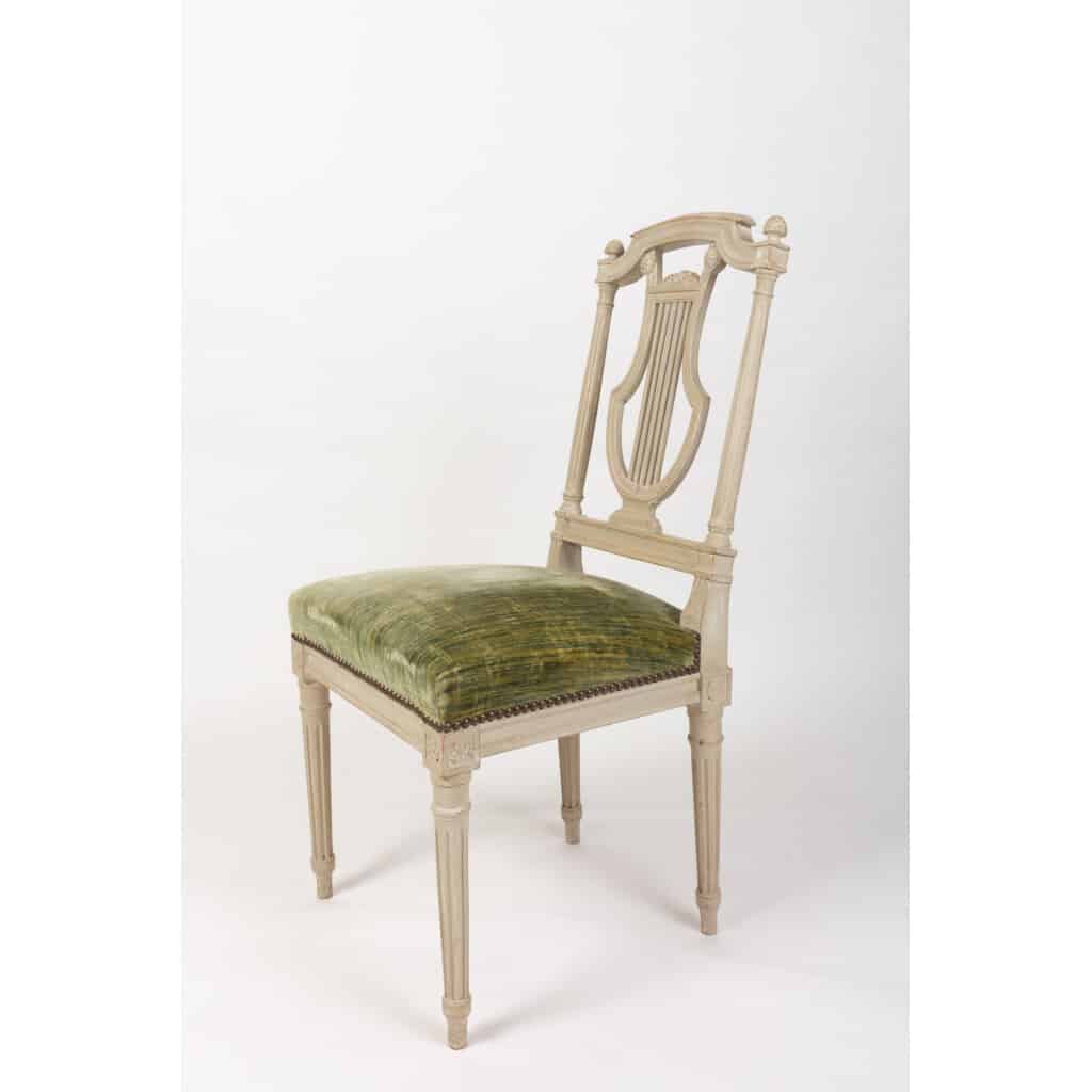 Série de 12 chaises de style Louis XVI. Modèle Lyre, fin XIXème 4