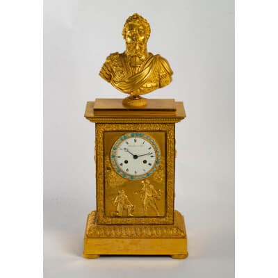 Restoration period clock (1815 - 1830) adorned with a bust of Henri IV.