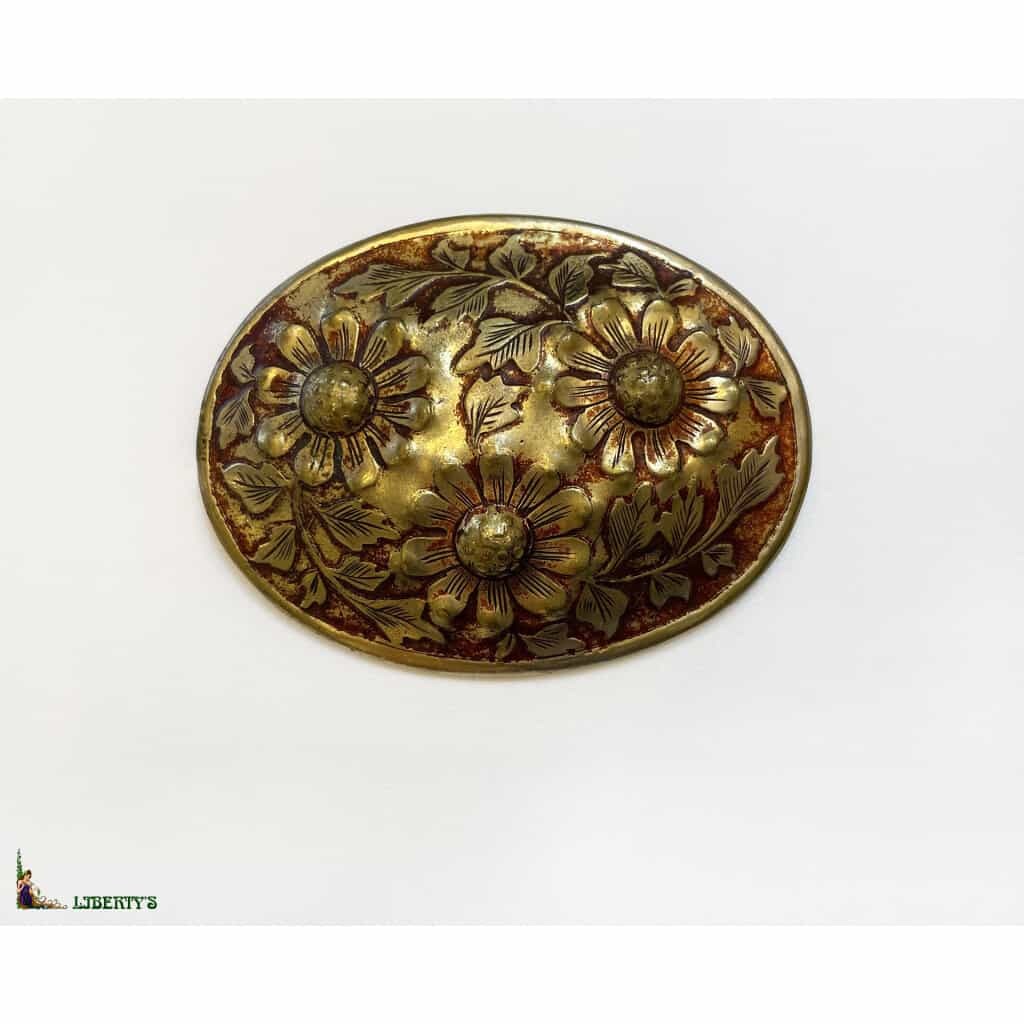 Golden oval brooch decorated with flowers, width. 6 cm, (1970-1980) 3