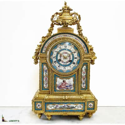 Pendule bronze doré au mercure avec 12 plaques porcelaine de Sèvres, aiguilles ajourées, suspension à fil de soie, signée Robin à Paris, Haut. 47 cm, Mi. XIXe