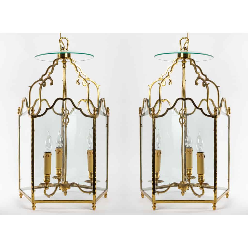 Paire de lanternes de style Louis XV. 3