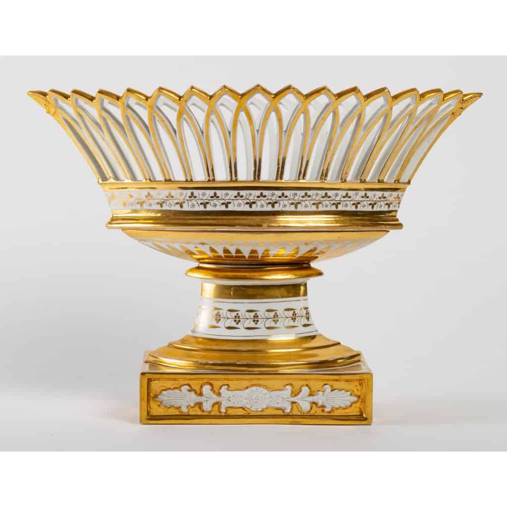 3 Porcelain de Paris cups (white and gold) 5