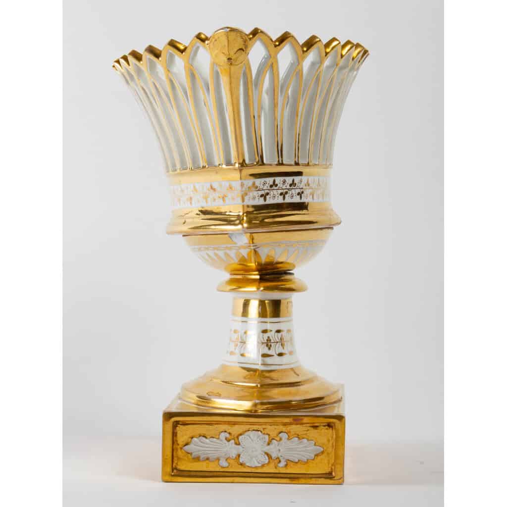 3 Porcelain de Paris cups (white and gold) 7