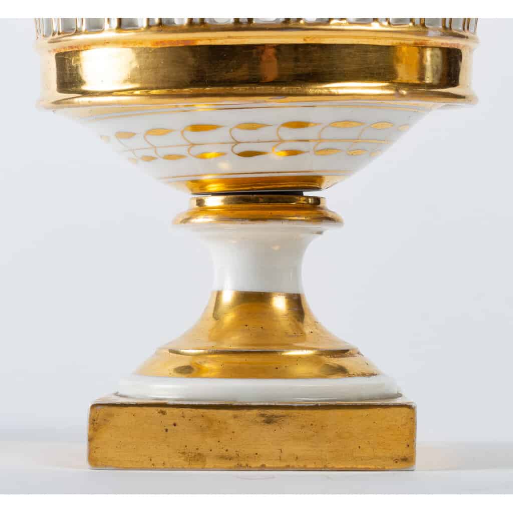 3 Porcelain de Paris cups (white and gold) 11