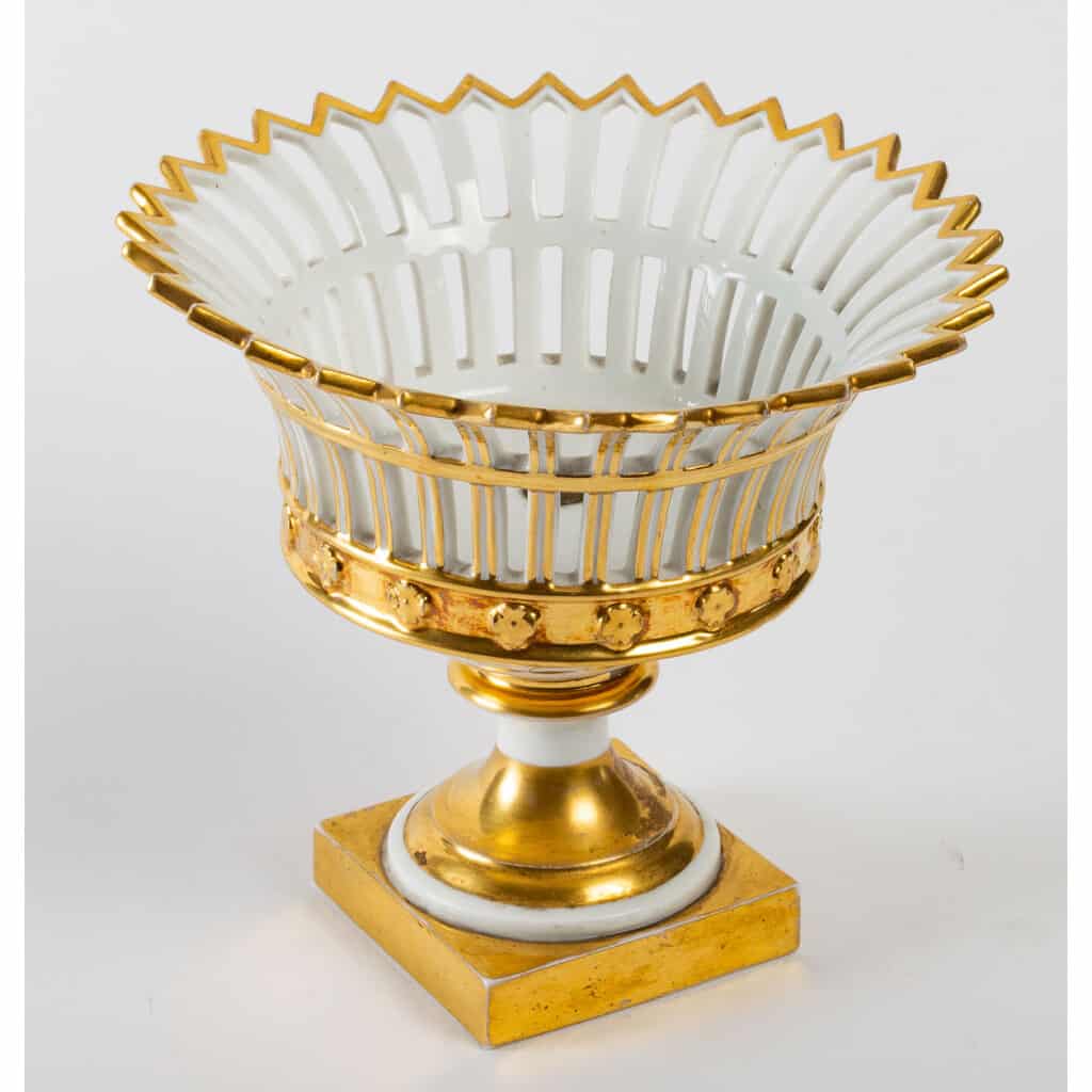 3 Porcelain de Paris cups (white and gold) 12