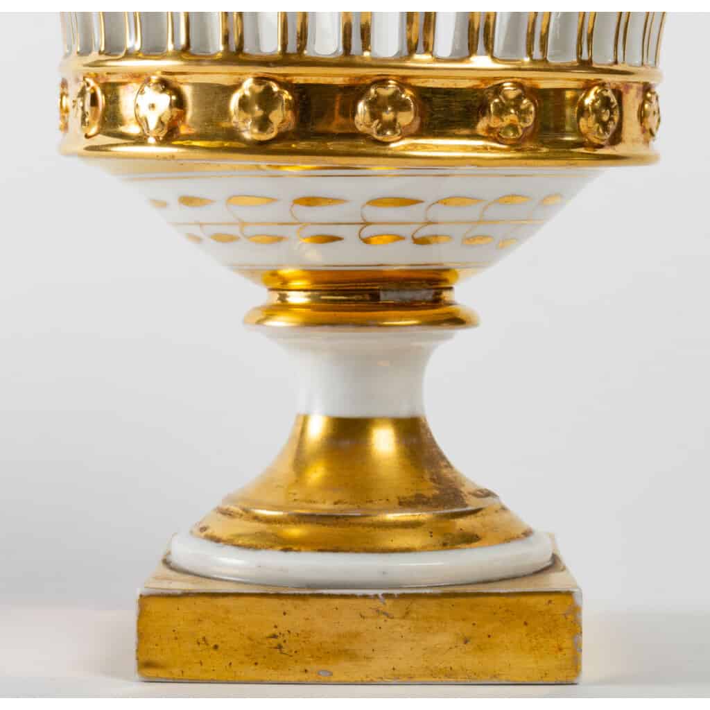 3 Porcelain de Paris cups (white and gold) 13
