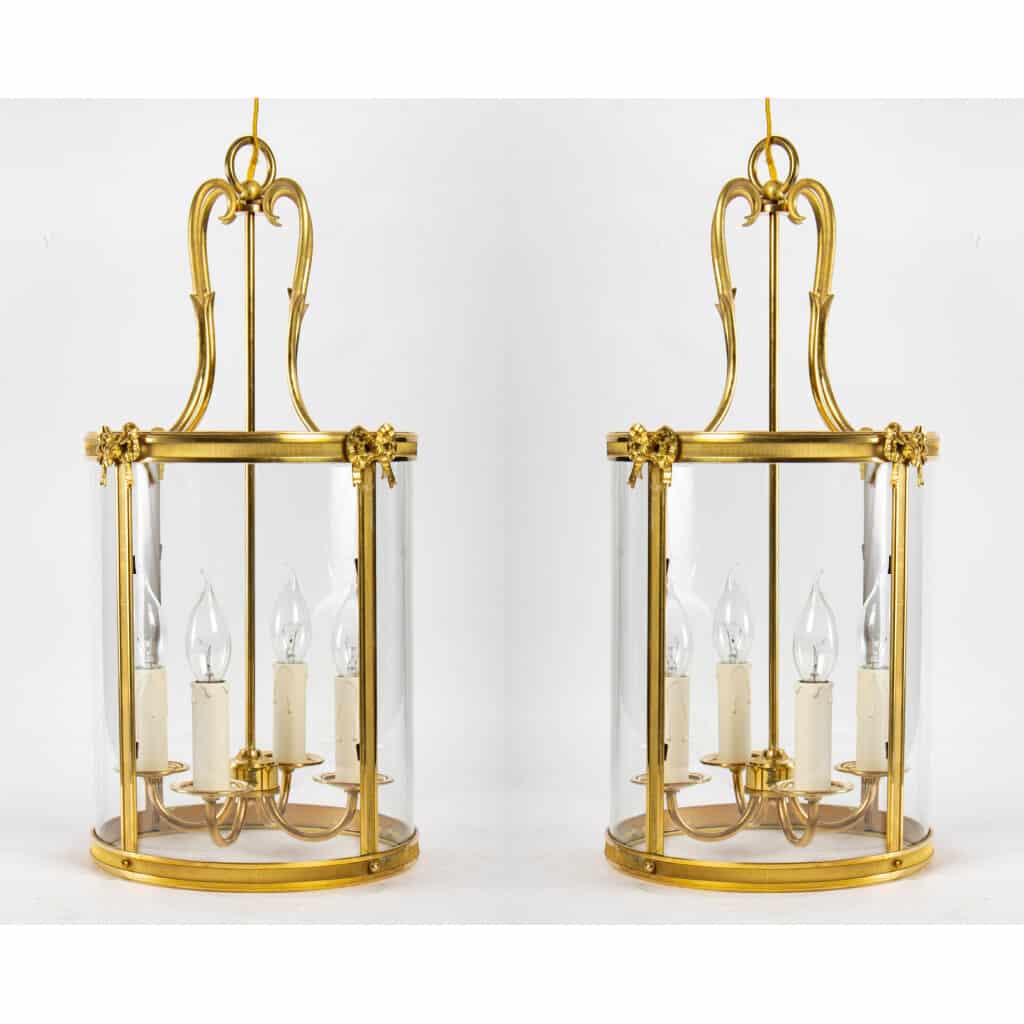 Paire de lanternes de style Louis XVI. 3