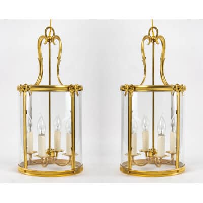 Paire de lanternes de style Louis XVI.