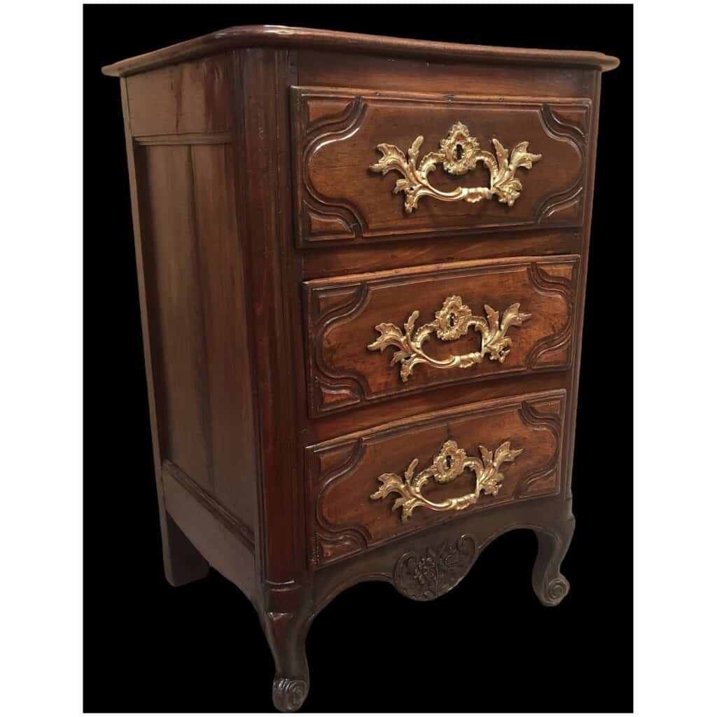 Small chest of drawers three drawers in walnut and oak 18th century 12