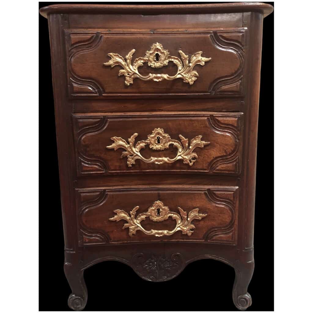 Small chest of drawers three drawers in walnut and oak 18th century 4