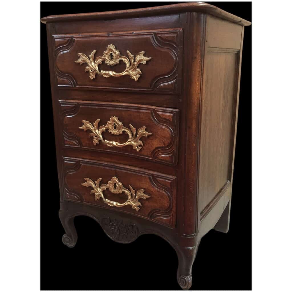 Small chest of drawers three drawers in walnut and oak 18th century 14