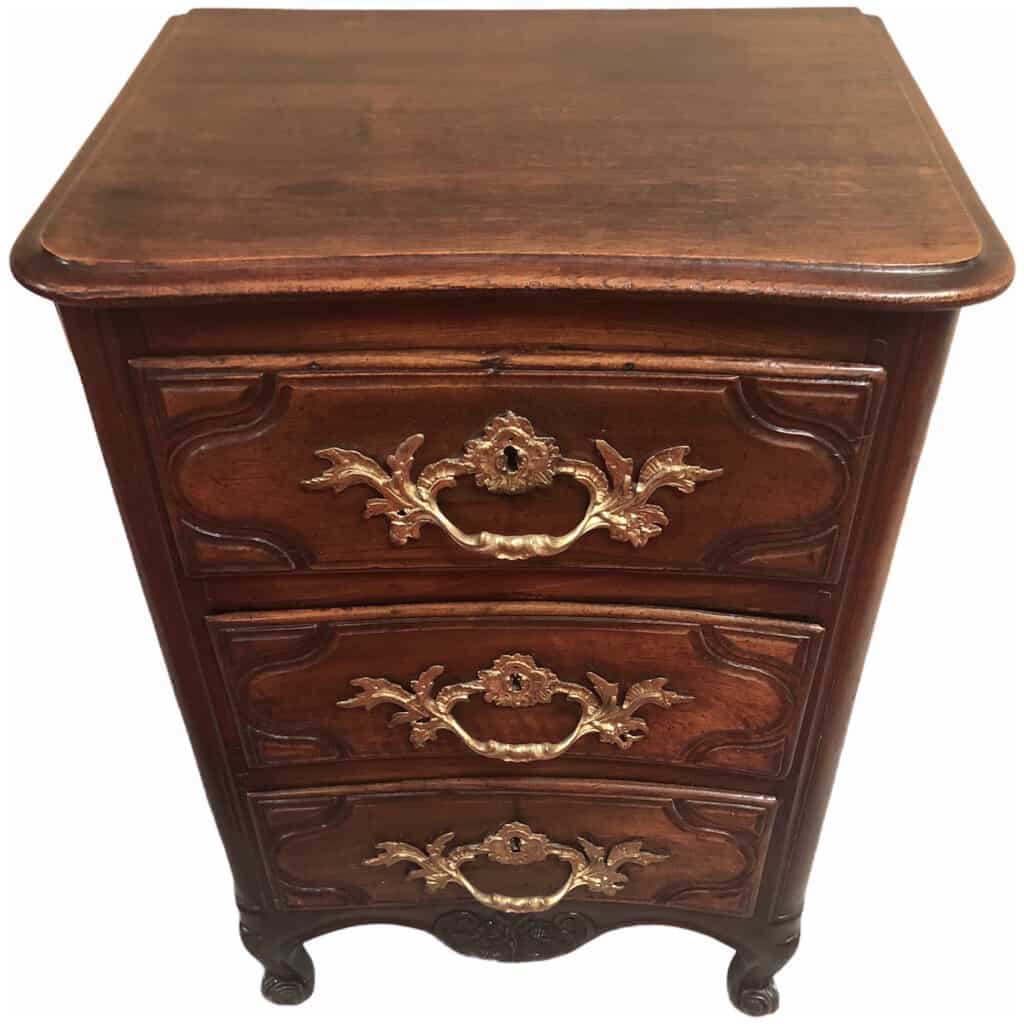 Small chest of drawers three drawers in walnut and oak 18th century 15