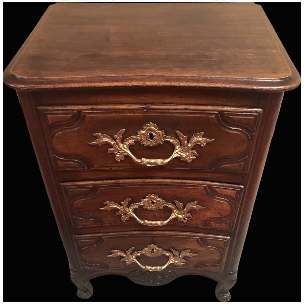 Petite Commode Trois Tiroirs En Noyer Et Chêne 18ème Siècle 10