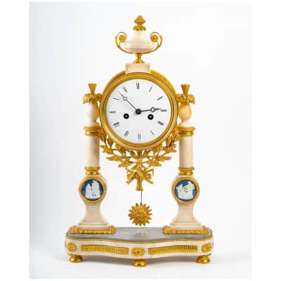 Louis period clock XVI (1774 - 1793).
