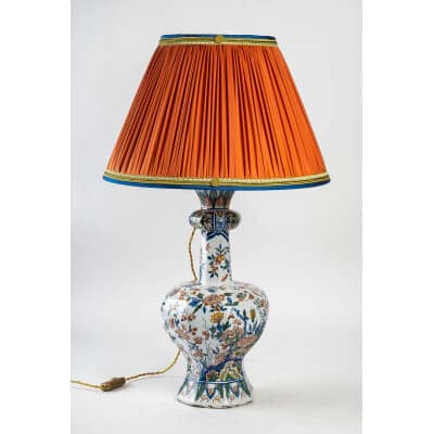 Mark PK - Bulb vase in polychrome Delft XNUMXth century earthenware mounted as a lamp