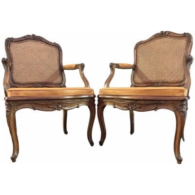 Paire de fauteuils d’époque Régence en bois naturel estampillés Jean Avisse