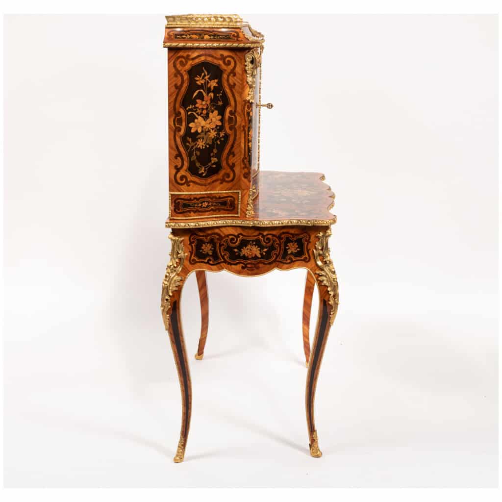 Bonheur du jour de style Louis XV en marqueterie de bois précieux, XIXe 6
