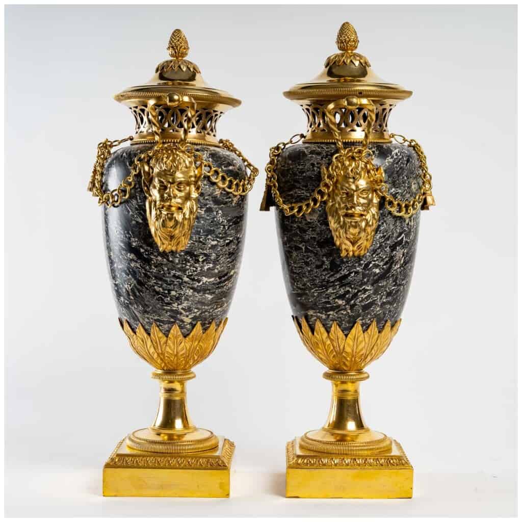Pair of marble vases and gilt bronze mount. XIX th century. 4