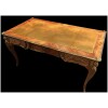 Bureau plat ancien de style Louis XV en bois de rose ouvrant par trois tiroirs travail du XXème siècle 32