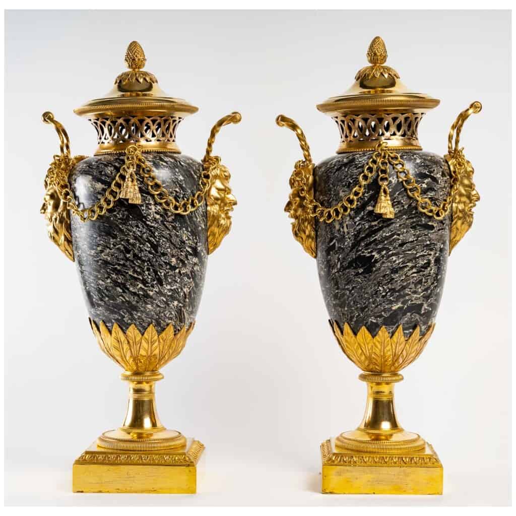 Pair of marble vases and gilt bronze mount. XIX th century. 8