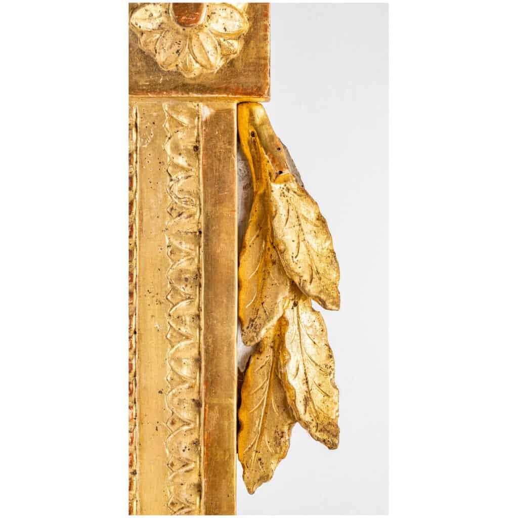 Miroir à fronton ajouré en bois sculpté et doré d’attributs du Commerce Maritime époque Louis XVI 7