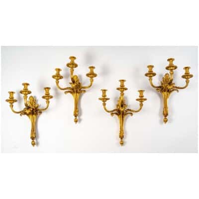 Série de quatre appliques de style Transition en bronze doré. XIX ème siècle.