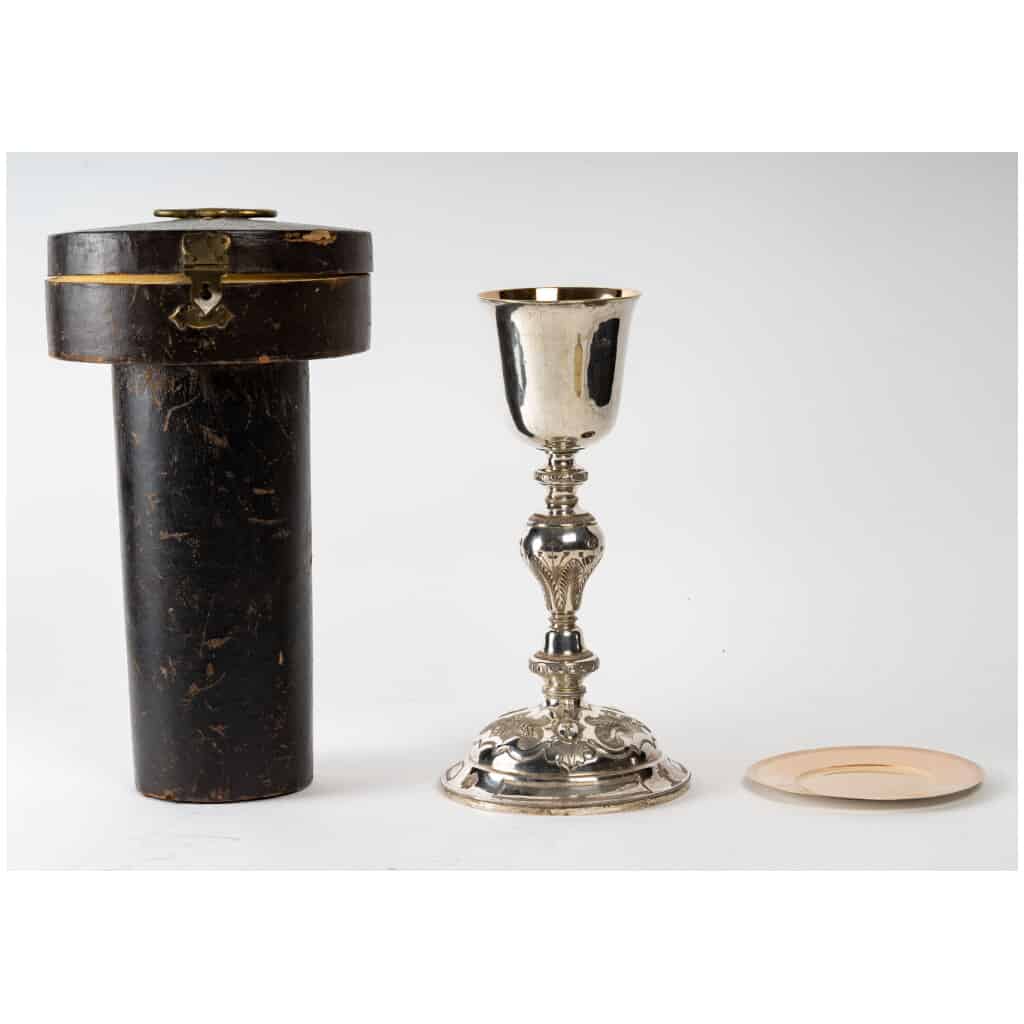 Chalice and its paten. 3