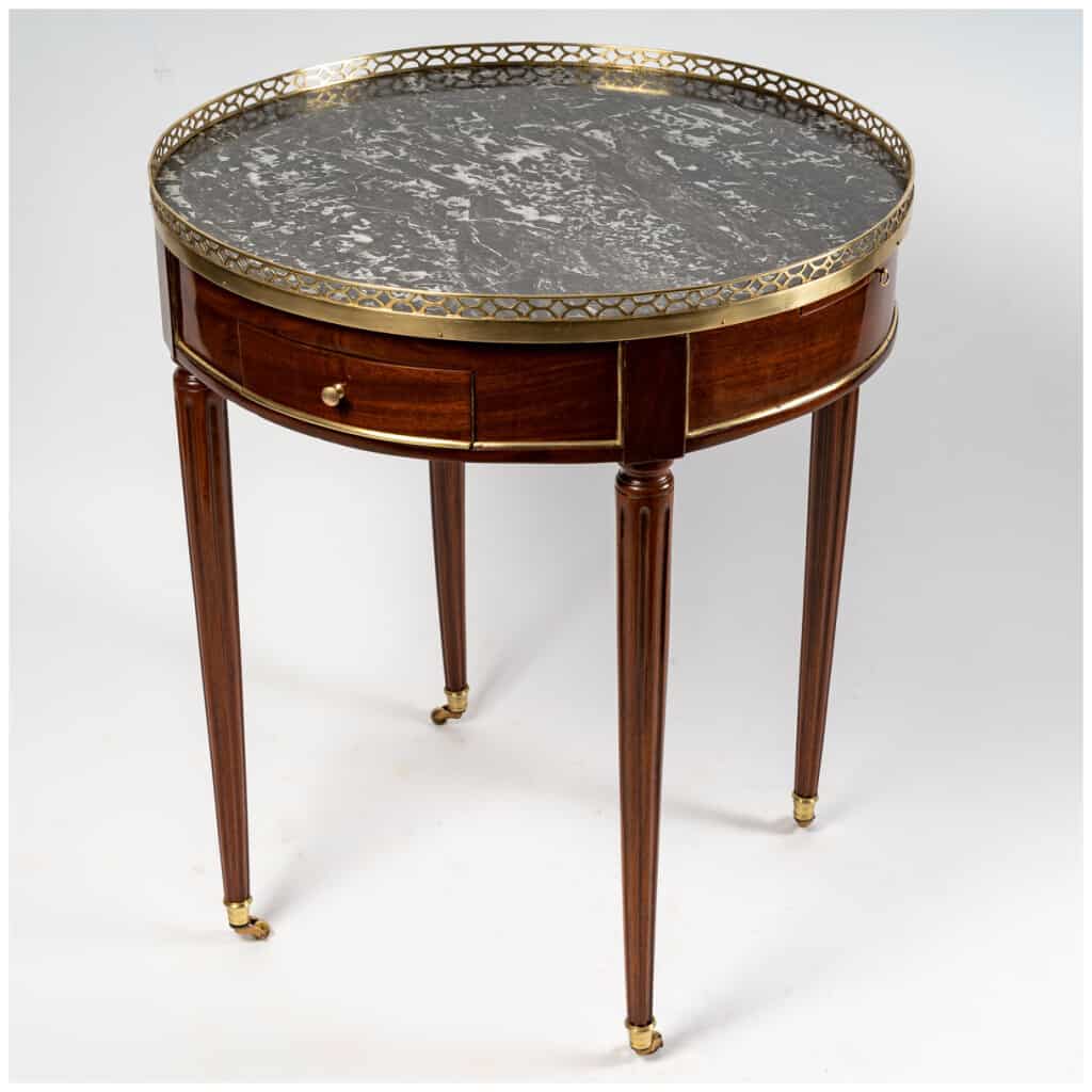 Louis period hot water bottle table XVI (1774 – 1793). 4