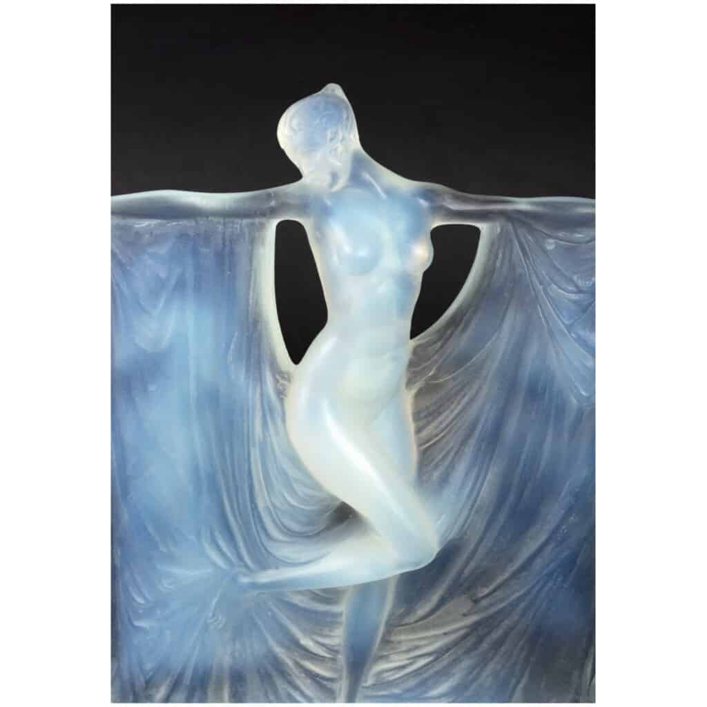 1925 René Lalique – “Suzanne” statuette in opalescent glass 5