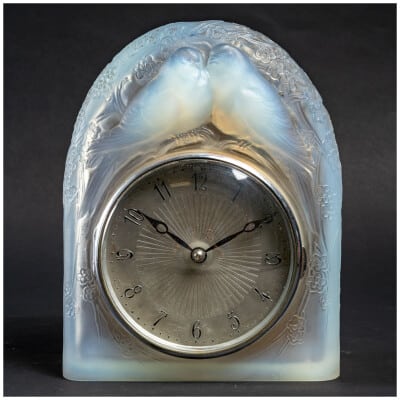 1926 René Lalique – Clock Two Doves Opalescent Glass Original Electric Movement