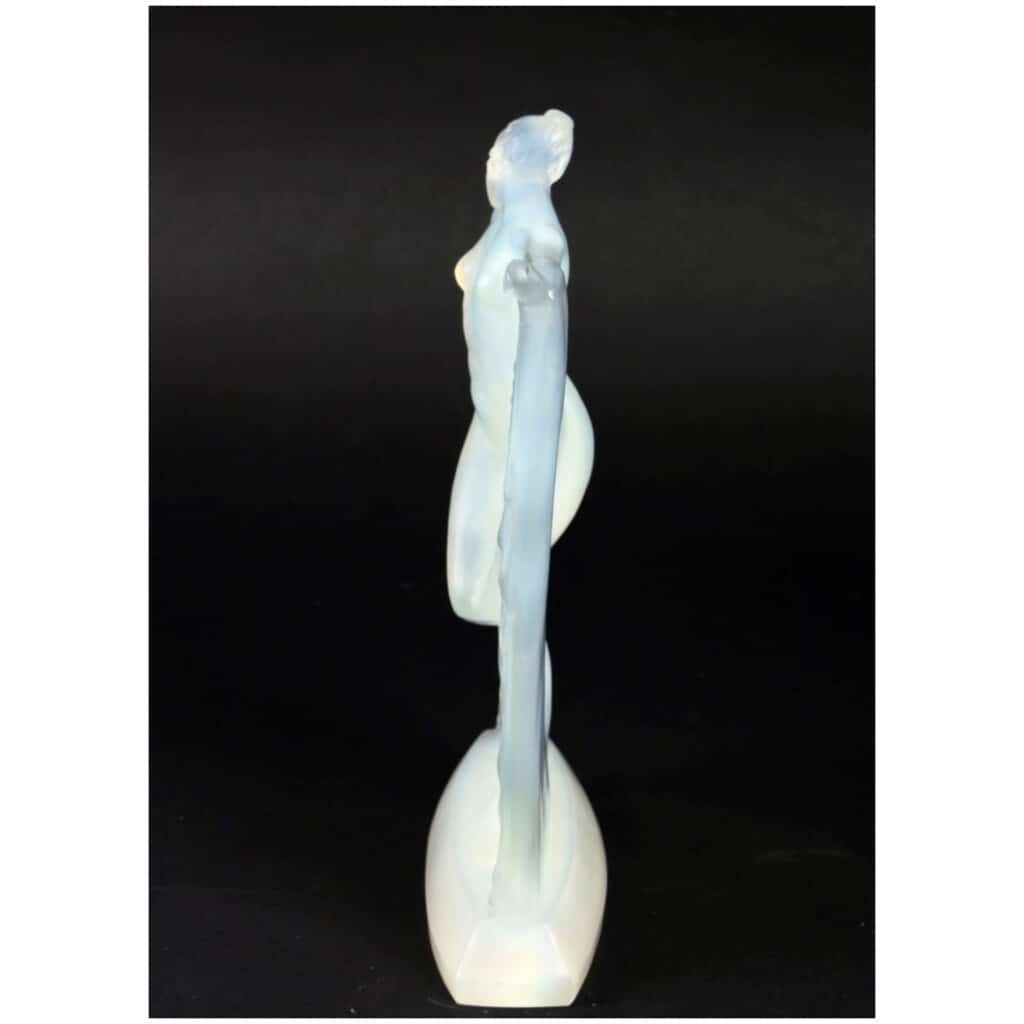 1925 René Lalique – Statuette « Suzanne » verre opalescent 8