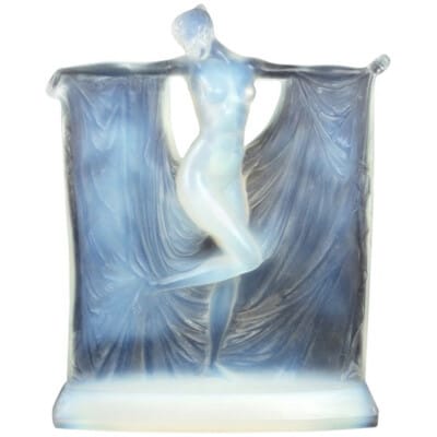 1925 René Lalique – Statuette « Suzanne » verre opalescent