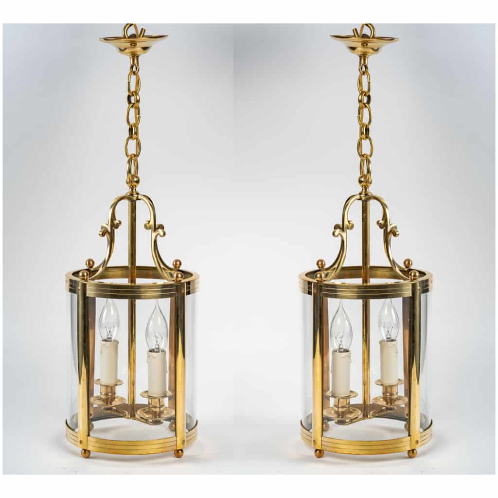 Paire de lanternes de style Louis XVI. 3