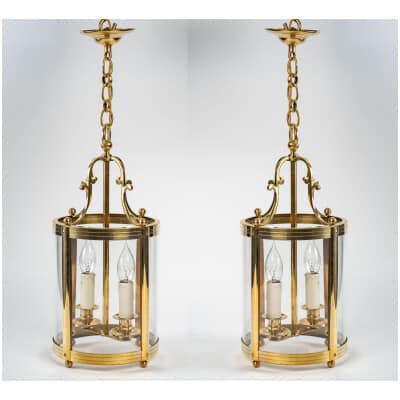 Paire de lanternes de style Louis XVI.