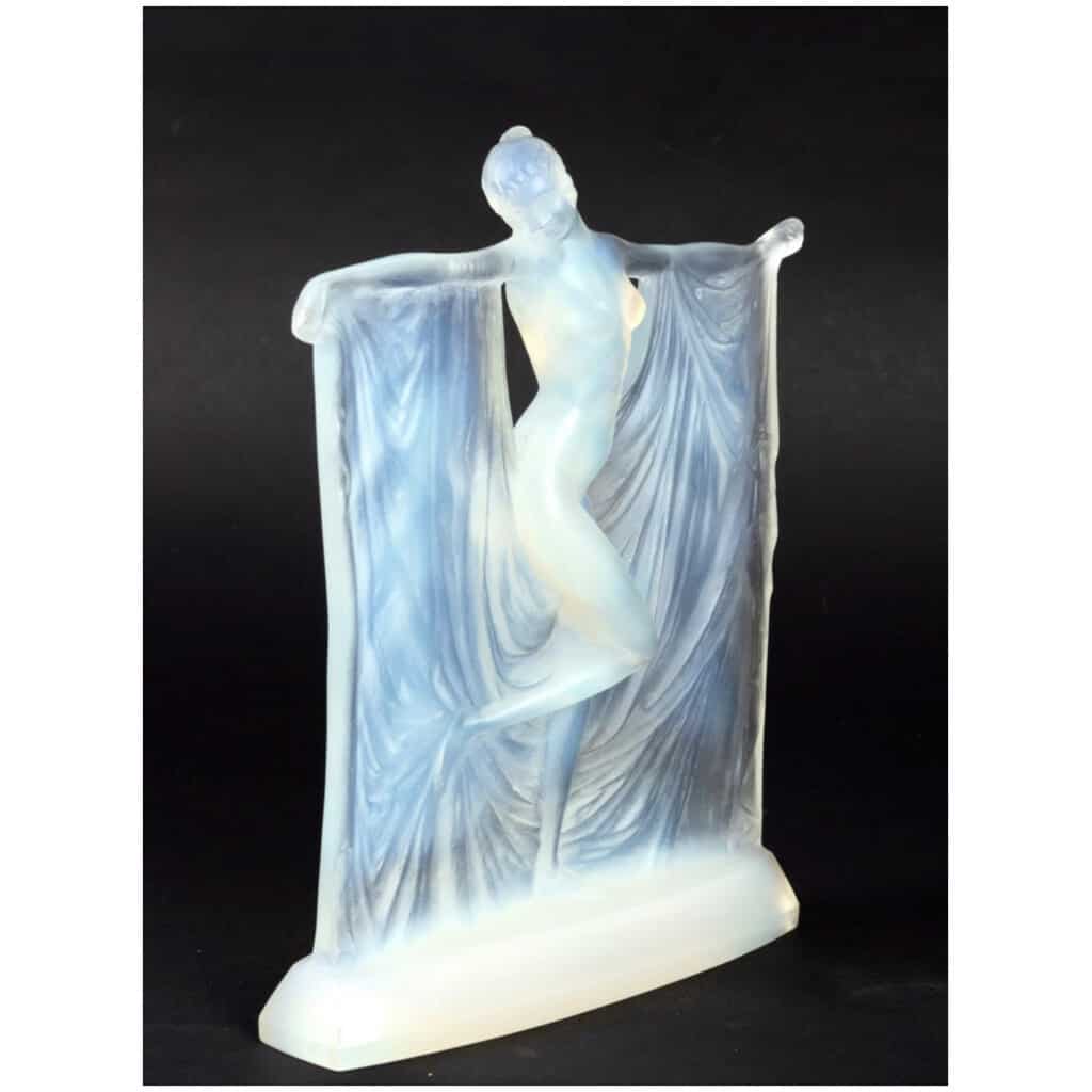 1925 René Lalique – Statuette « Suzanne » verre opalescent 6
