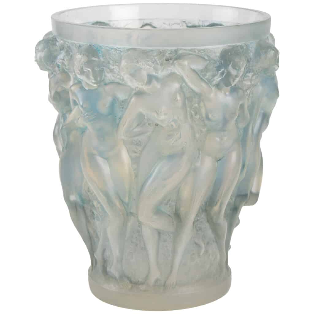 RENE LALIQUE (1860-1945) Vase « Bacchantes » Opalescent 3